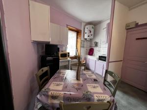 Appartement Studio La Bourboule, 1 pièce, 2 personnes - FR-1-667-41 51 avenue d'Italie 63150 La Bourboule Auvergne