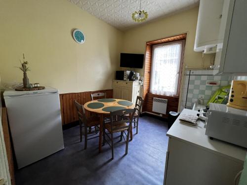 Studio La Bourboule, 1 pièce, 2 personnes - FR-1-667-42
