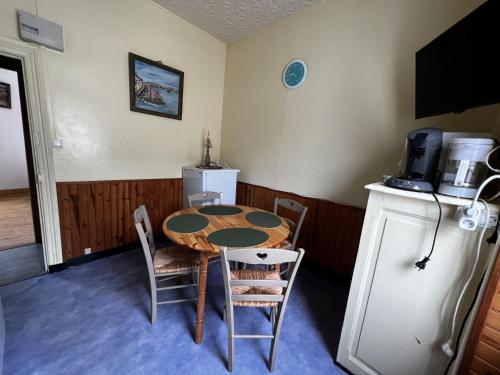Studio La Bourboule, 1 pièce, 2 personnes - FR-1-667-42