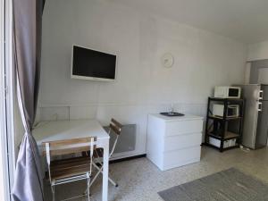 Appartement Studio La Grande-Motte, 1 pièce, 4 personnes - FR-1-682-7 126 Allée des Colverts, Rés.L'abricotier n°15 1er étage, Entrée E , PK n°80 34280 La Grande Motte Languedoc-Roussillon