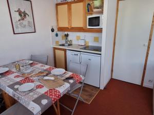 Appartement Studio La Plagne Montchavin Les Coches, 1 pièce, 4 personnes - FR-1-181-2227 Les Coches 73210 La Plagne Tarentaise Rhône-Alpes