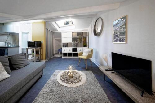 #Studio La Ruche#Mansardé/ Hyper-Centre/Face au Tram