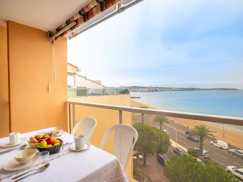 Appartement Studio Le Capitole-6  83600 Fréjus