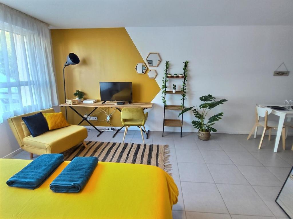 Appartement Studio LE JUNGLE - ROISSY CDG - Parc Astérix - PARIS 18 Bis Rue de Lampezard 77230 Moussy-le-Neuf