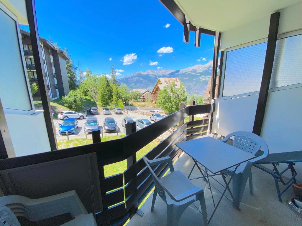 Appartement Studio le Sauze avec vue sur la Vallée Le Clôt 04400 Enchastrayes