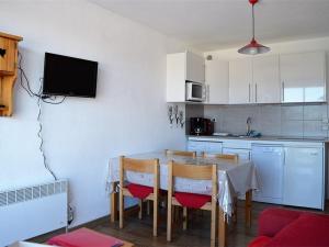 Appartement Studio Les Angles, 1 pièce, 4 personnes - FR-1-593-8 RESIDENCE LES ANGLINES APPT 75 66210 Les Angles Languedoc-Roussillon