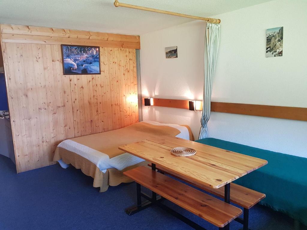 Appartement Studio Les Arcs 1600, 1 pièce, 3 personnes - FR-1-411-530 Studio 3 personnes à Arc 1600 ski aux pieds et proche des commerces 73700 Arc 1600