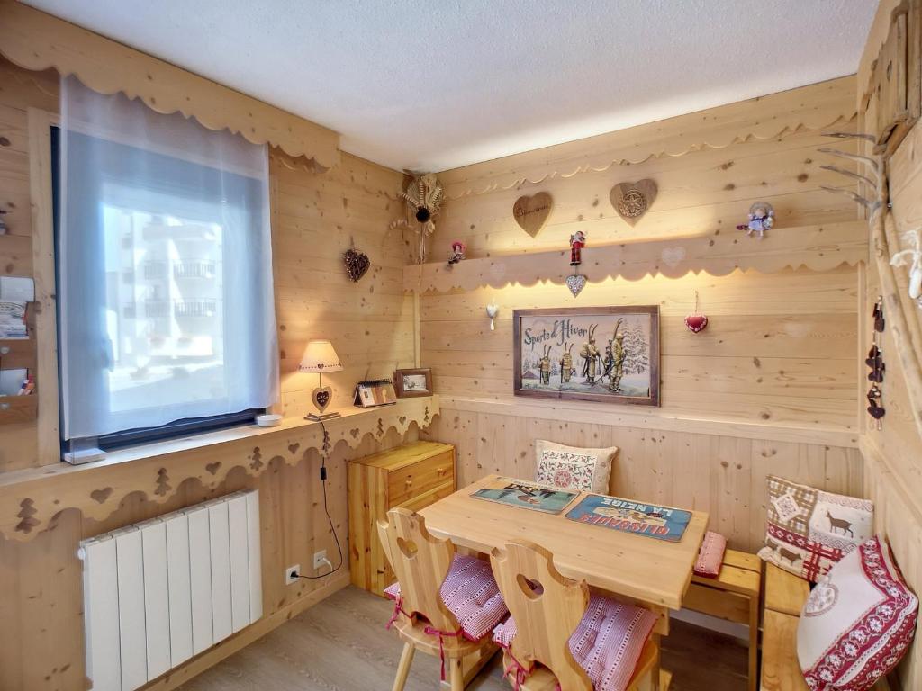 Appartement Studio Les Belleville, 1 pièce, 4 personnes - FR-1-178-351 Résidence Les Gentianes 345 rue du Panorama LES MENUIRES 73440 Les Menuires