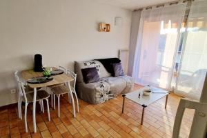 Appartement Studio Les Bleues Marines bat B, 2ème étage, appartement 50 568 Chemin des Moyennes Bréguières 06600 Antibes Provence-Alpes-Côte d\'Azur