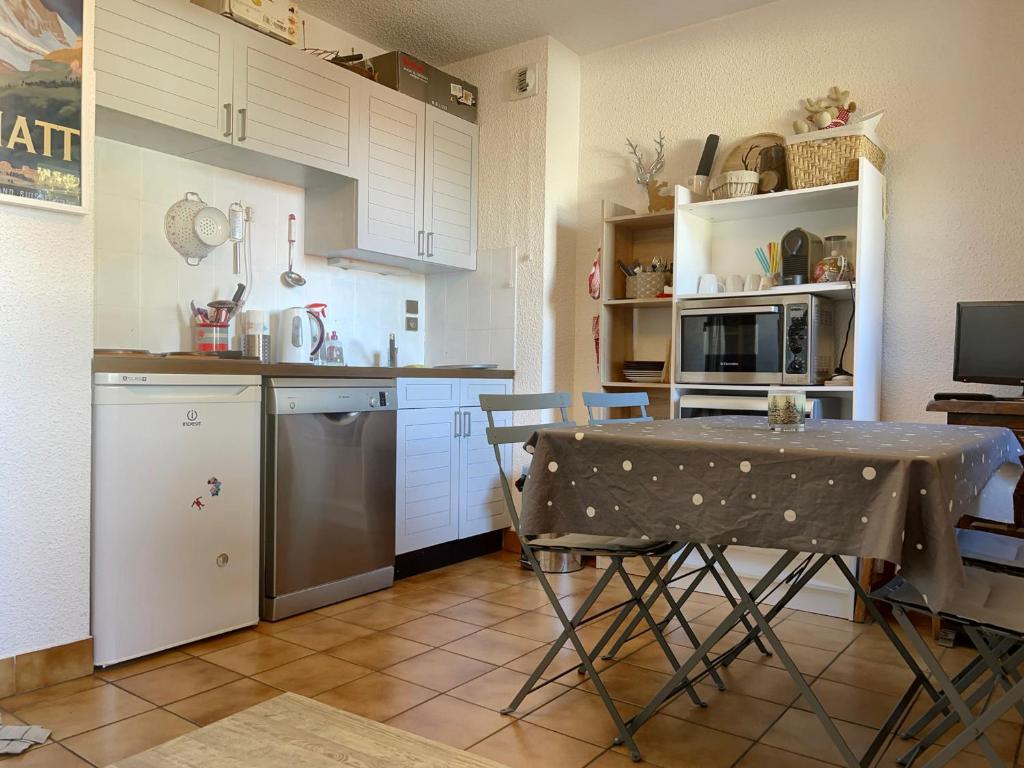 Appartement Studio Les Carroz d'Arâches, 1 pièce, 4 personnes - FR-1-572-238 247 Route des Moulins 74300 Arâches-la-Frasse