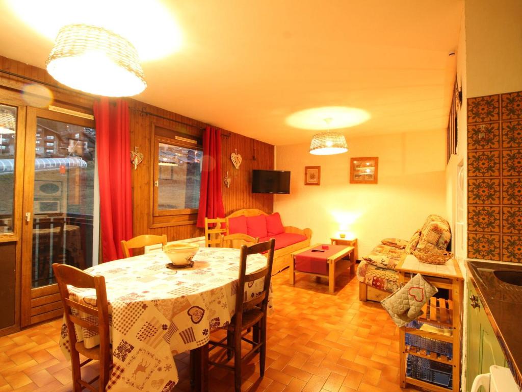 Appartement Studio Les Carroz d'Arâches, 1 pièce, 6 personnes - FR-1-572-80 210 route de Flaine 74300 Arâches-la-Frasse