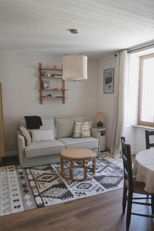 Appartement Studio Les Ecrins : Un havre de paix à deux pas des montagnes. 2ème étage 37 Rue de Viennois 38520 Le Bourg-dʼOisans