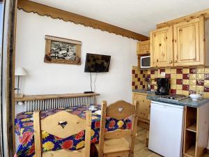 Studio Les Menuires, 1 pièce, 2 personnes - FR-1-344-993