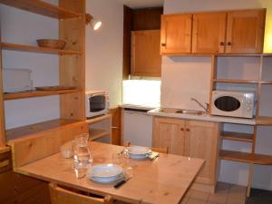 Studio Les Menuires, 1 pièce, 2 personnes - FR-1-452-267
