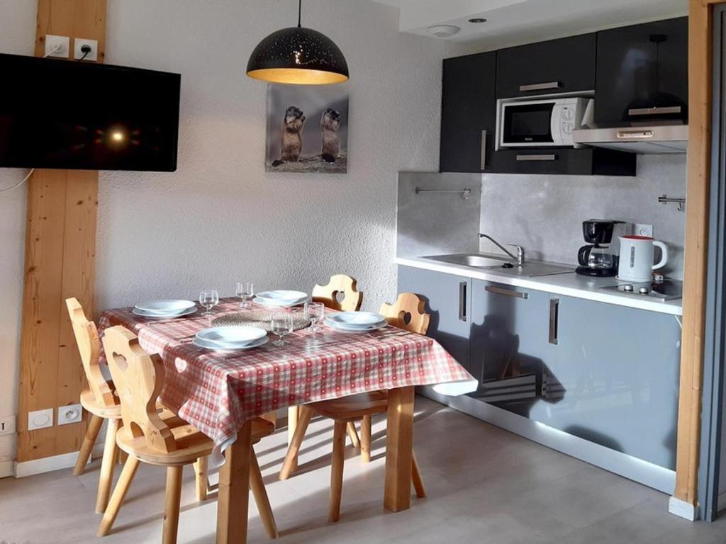 Appartement Studio Les Menuires, 1 pièce, 3 personnes - FR-1-344-933 REBERTY 27 Rue des Lys 73440 Les Menuires