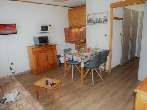 Studio Les Menuires, 1 pièce, 4 personnes - FR-1-178-293