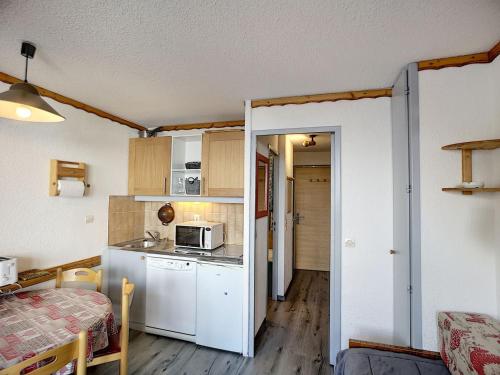 Studio Les Menuires, 1 pièce, 4 personnes - FR-1-178-298