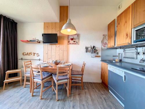 Studio Les Menuires, 1 pièce, 4 personnes - FR-1-344-832