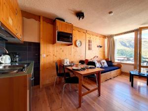 Studio Les Menuires, 1 pièce, 4 personnes - FR-1-344-951