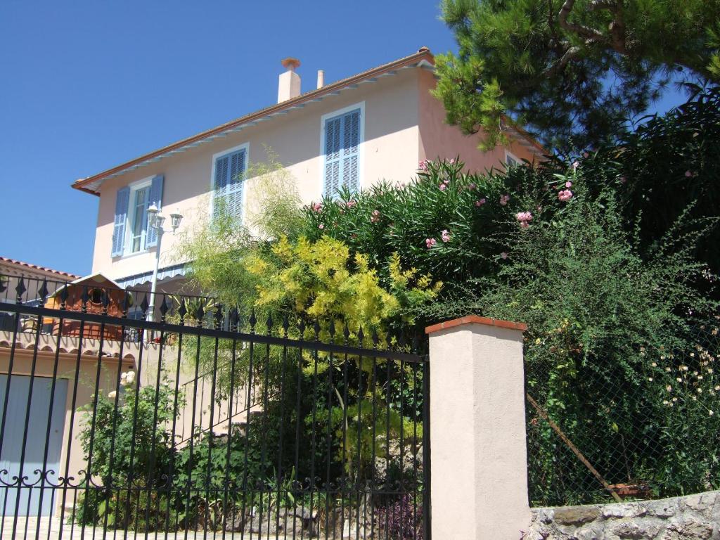Studio les murs 48 Rue Gambetta Prolongee, 06140 Vence