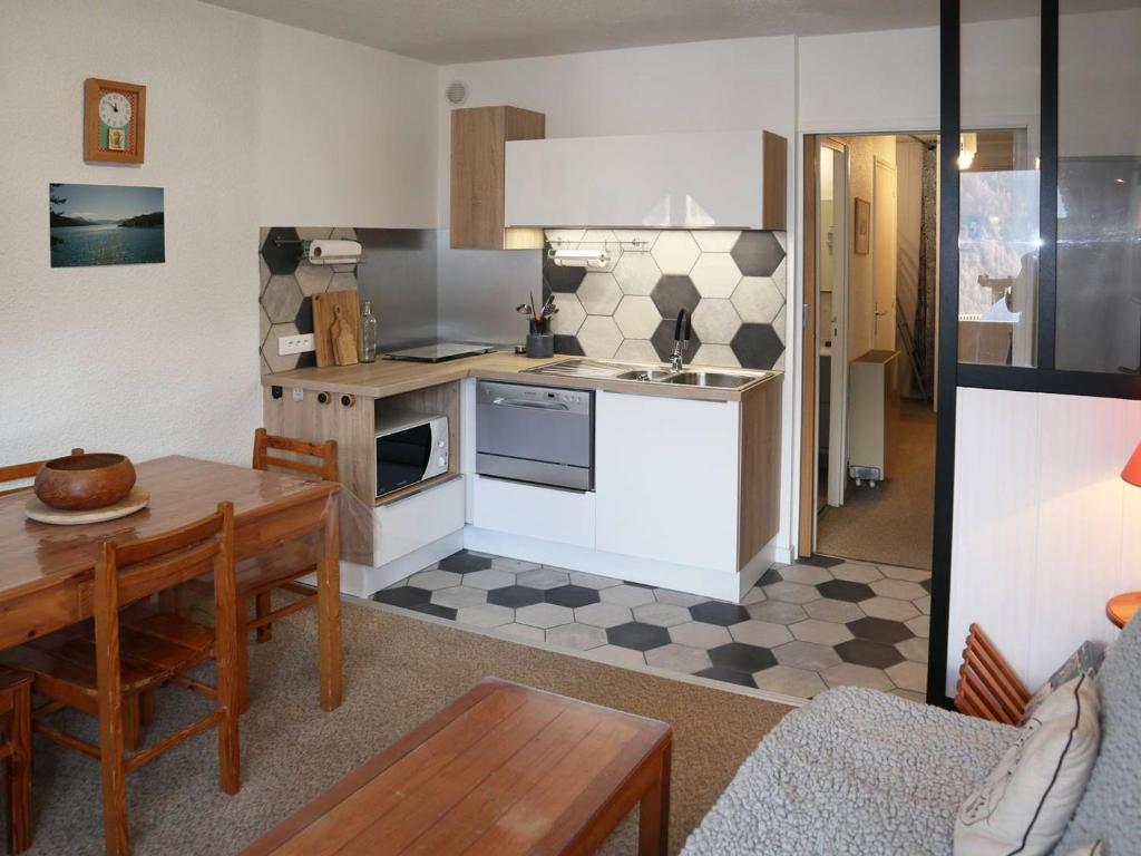 Appartement Studio Les Orres, 1 pièce, 4 personnes - FR-1-322-84 Orrianes Des Sou 05200 Les Orres