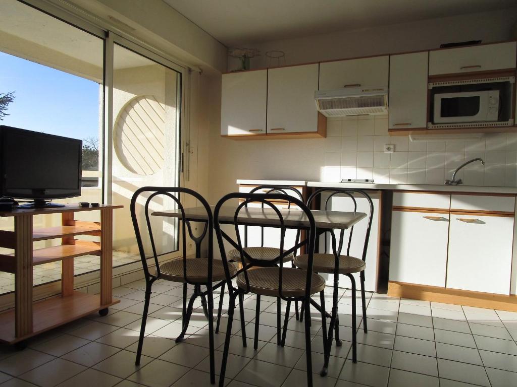 Studio Les Sables-d'Olonne, 1 pièce, 2 personnes - FR-1-197-252 14 Rue Des Figuiers - 1Er Ãtage - Rés Clos Des Figuiers, Ap N°14 Code : 22085 - La Chaume -, 85100 Les Sables dʼOlonne