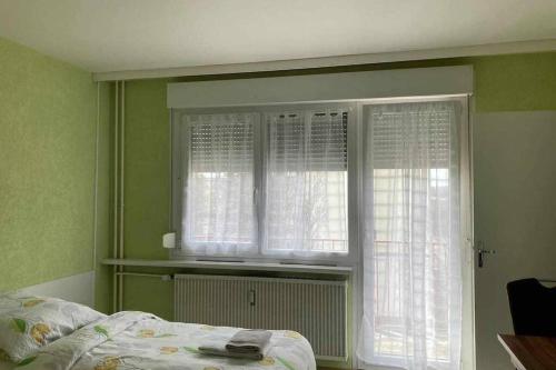 Studio Lora RM 1184L