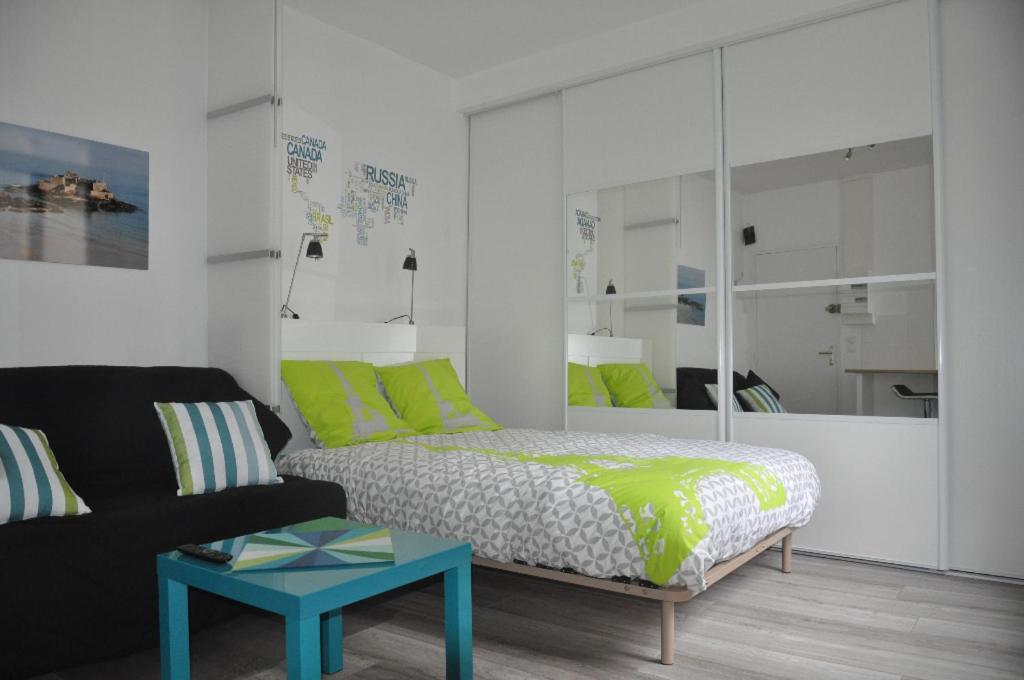 Studio lumineux Intra-muros à 2 pas de la plage. Rue des Petits Degrés, 35400 Saint-Malo