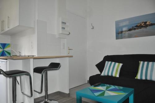 Studio lumineux Intra-muros à 2 pas de la plage.