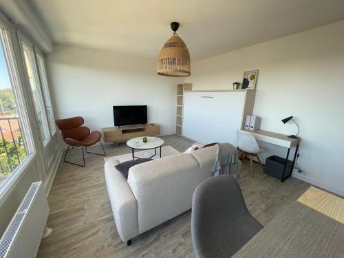 Studio lumineux / parking / Sud Loire