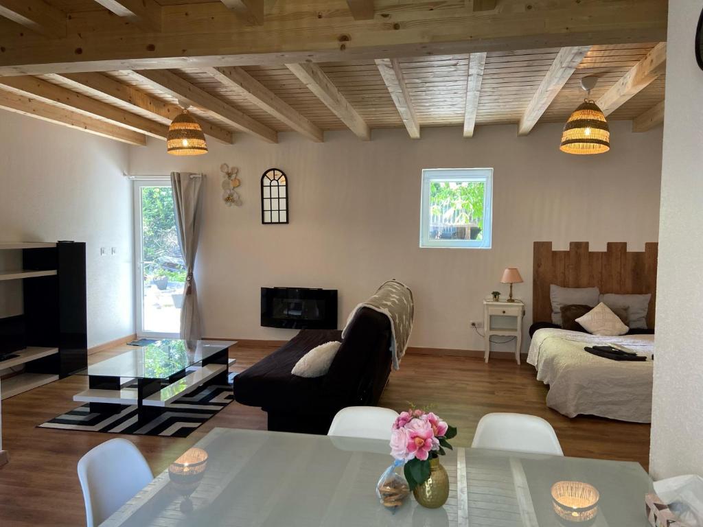 STUDIO LUXE 600M PLAGE AVEC SPA POUR 4 PERS