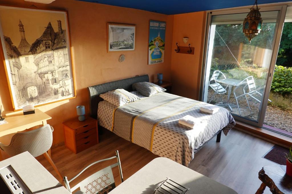 Studio Majorelle 3 Rue de la Collégiale, 71140 Bourbon-Lancy