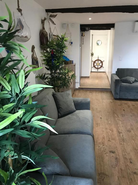 Studio Malou avec cuisine toute équipée et terrasse aménagée