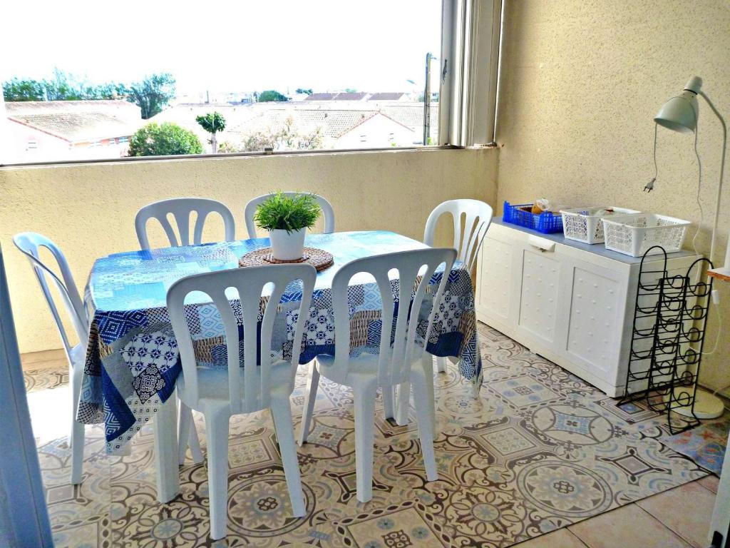 Studio Marseillan-Plage, 1 pièce, 4 personnes - FR-1-387-144 Résidence les Terrasses de la Mer Appt B30, 34340 Le Castellas