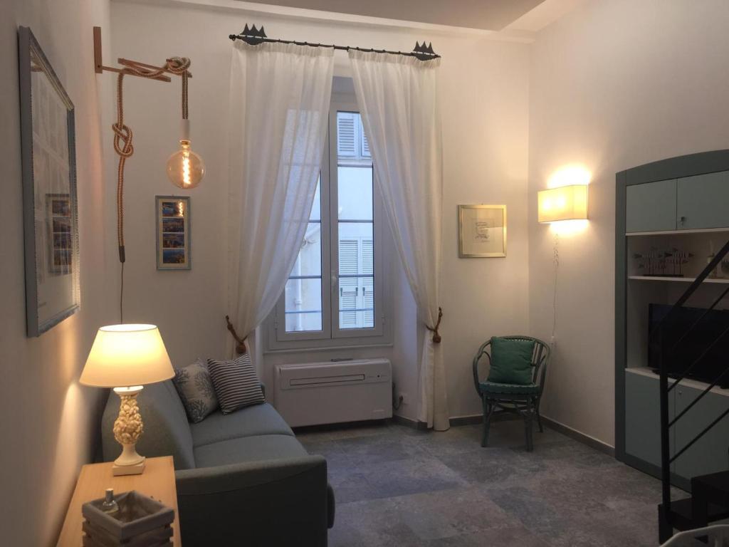 Appartement Studio Menton, 1 pièce, 2 personnes - FR-1-196-300 7 Rue Saint Michel 06500 Menton