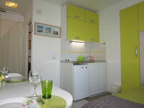 Studio Merville-Franceville-Plage, 1 pièce, 2 personnes - FR-1-465-14