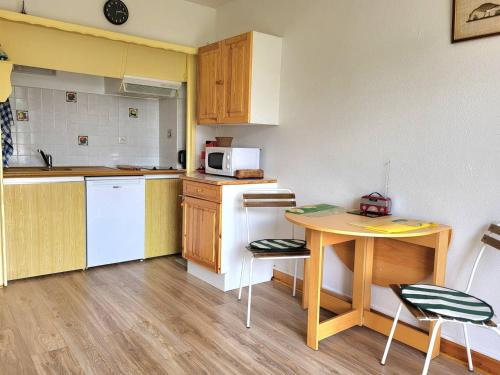 Studio Merville-Franceville-Plage, 1 pièce, 2 personnes - FR-1-465-77