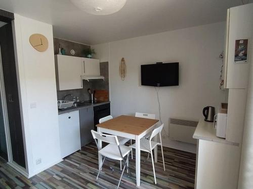 Studio Merville-Franceville-Plage, 1 pièce, 4 personnes - FR-1-465-76