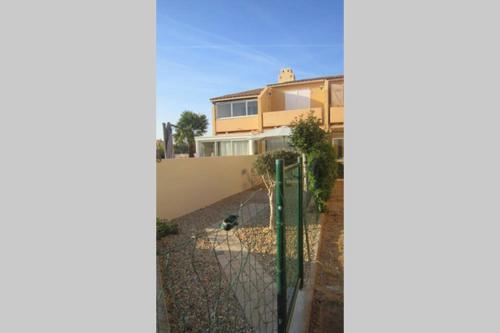 STUDIO MEUBLE 30 M2 LA LONDE LES MAURES , 900 M DES PLAGES