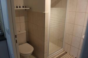 STUDIO MEUBLE 30 M2 LA LONDE LES MAURES , 900 M DES PLAGES