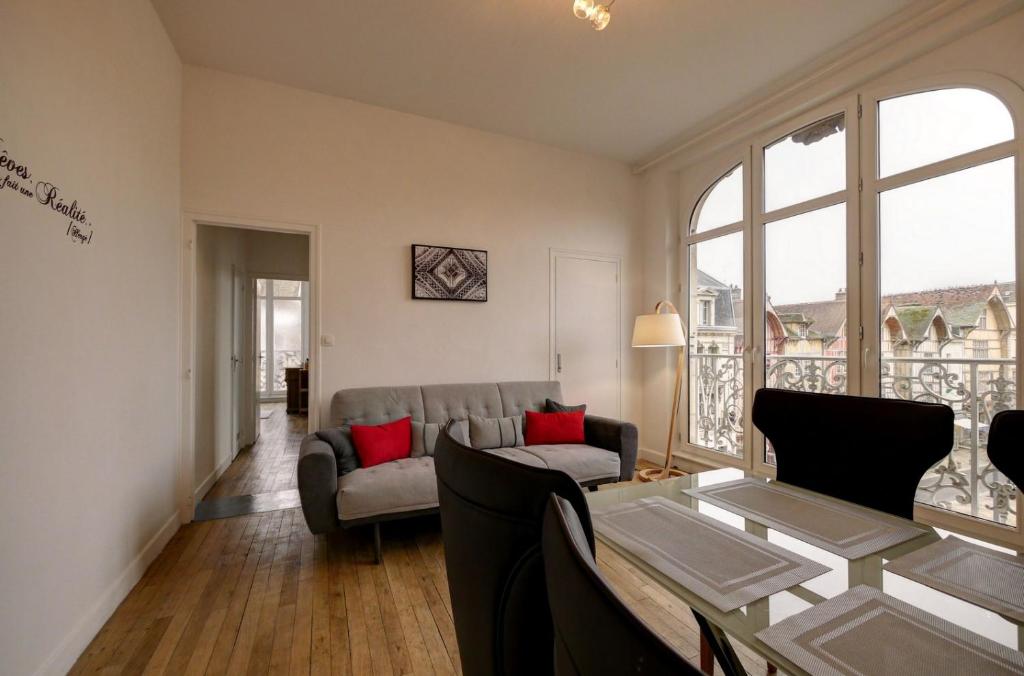 STUDIO MEUBLÉ affaires