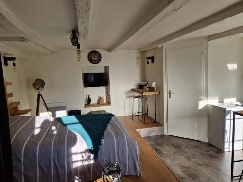 Studio meublé au pied de la cité médiévale