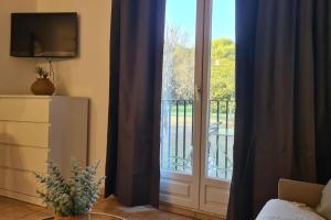 Studio meublé en face du golf côté piscine