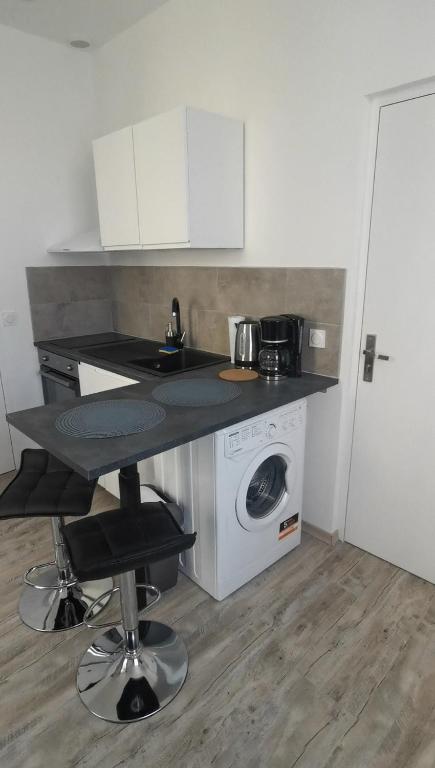 Appartement Studio meublé rez-de-chaussée 32 Rue de Châteaudun 03200 Vichy