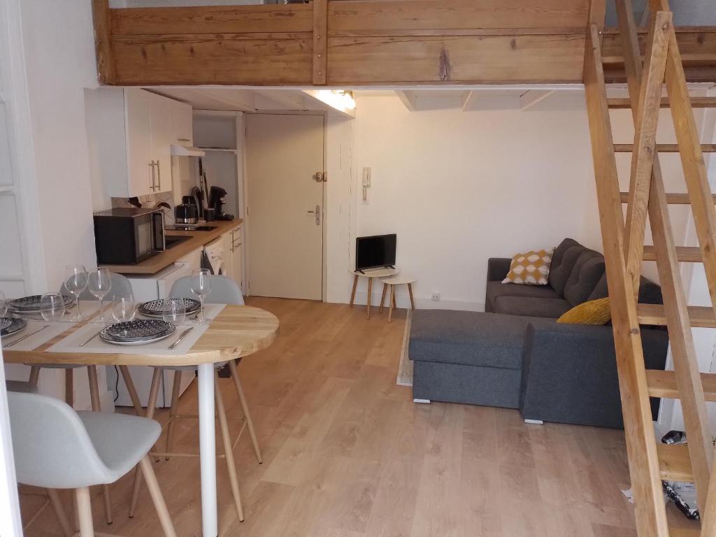 Appartement Studio mezzanine hyper centre, au pied du castillet 8 Rue Grande des Fabriqués, appartement 2, 1er étage 66000 Perpignan