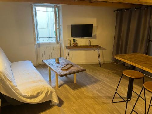 STUDIO Mezzanine Monteux Centre BOX FIBRE NETFLIX
