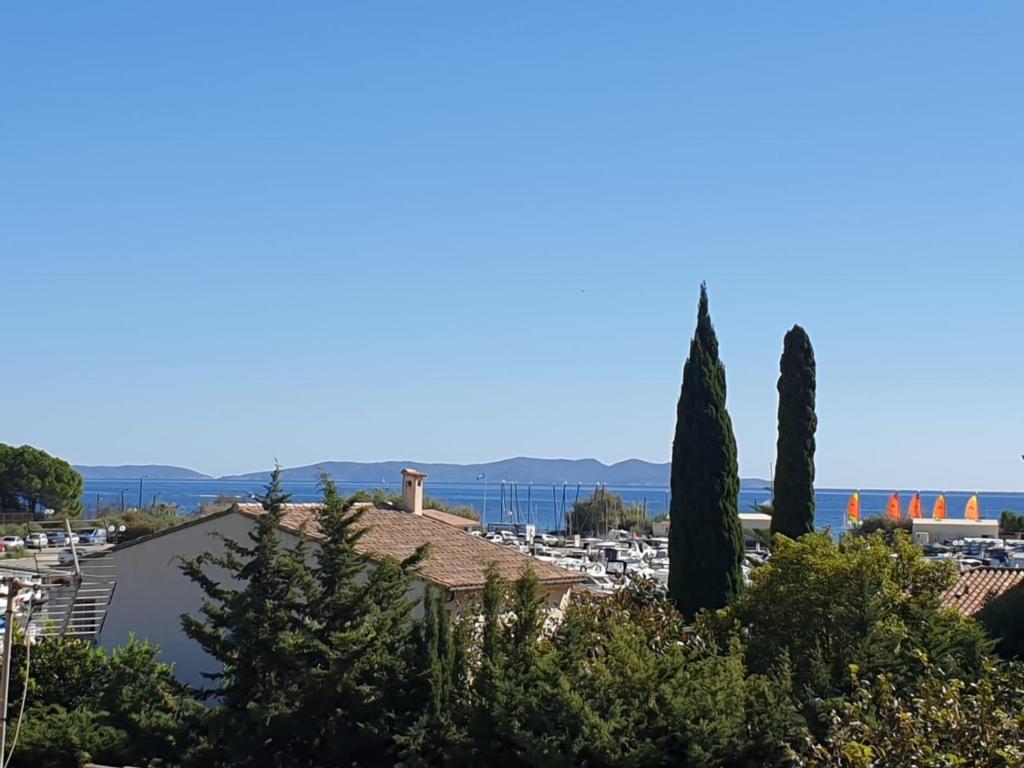 Studio Mezzanine vue port et mer Traverse des Pêcheurs, 83250 La Londe-les-Maures