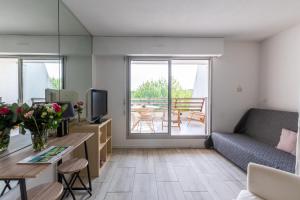 Studio mignon avec terrasse quartier du golf