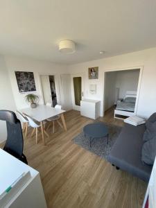 Studio mit Balkon und perfekter Anbindung