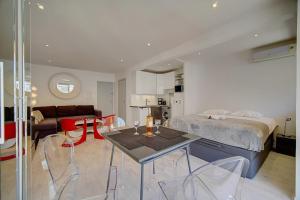 STUDIO MODERNE et LUMINEUX PROCHE CROISETTE A0B132